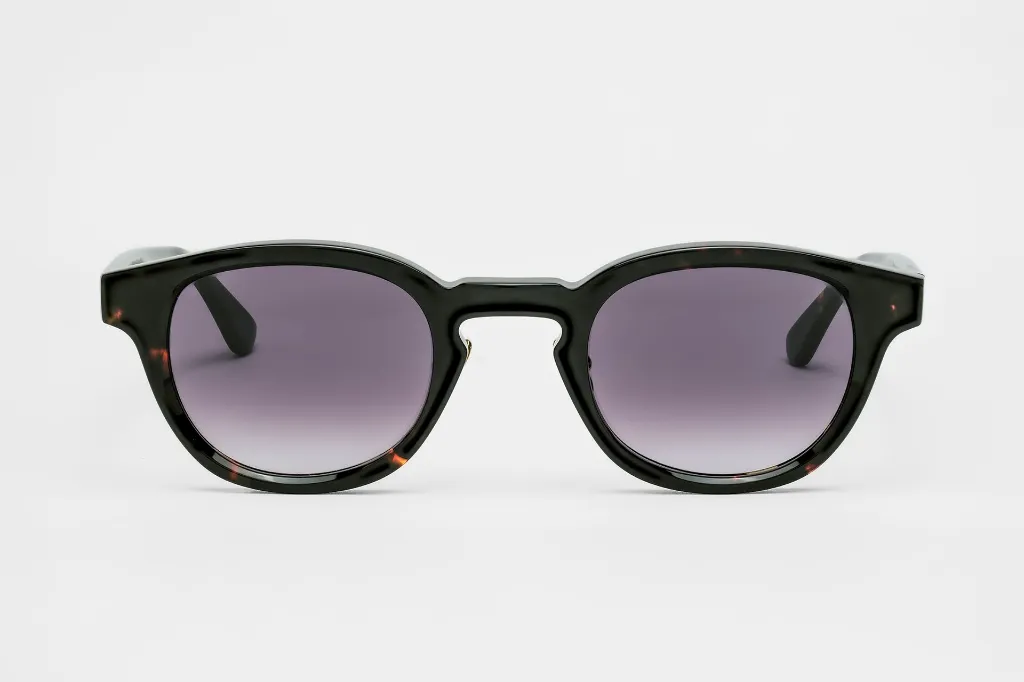 Brad _ E30 _ Verres Light Pink _ Cat.1-FACE.webp