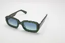 amye9-pose1.webp