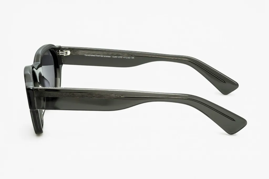 Clio _ E13 _ Black Pola Lens-COTE.webp