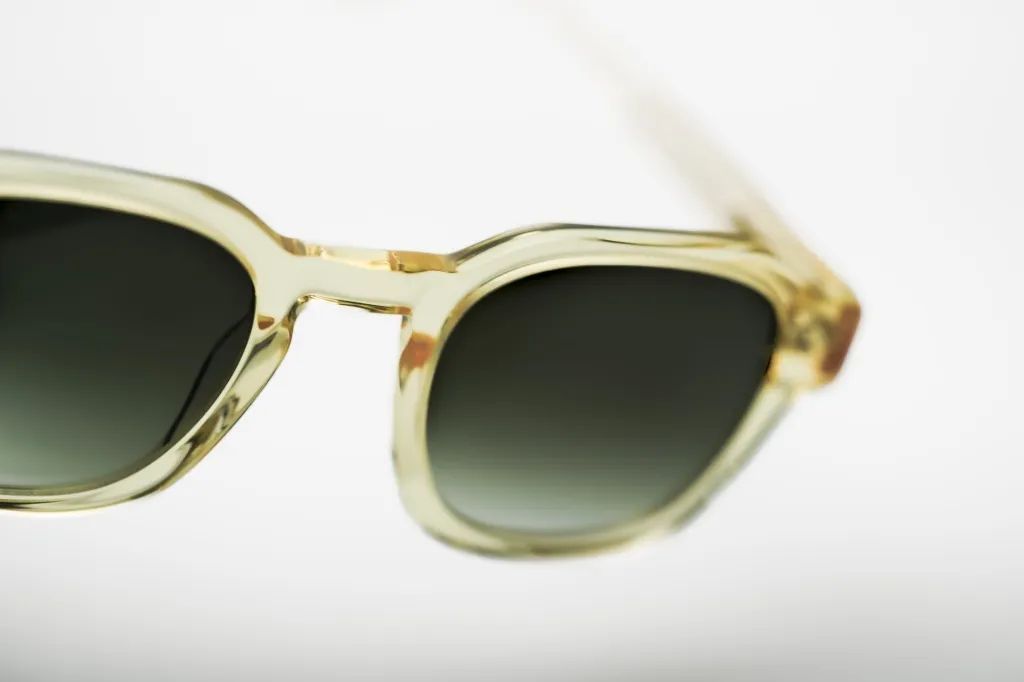 geo _ e18 _ green gradient lens-7262-web.webp